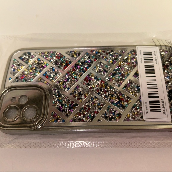 IPHONE 11 —-NWT—-5 CASES, LENS COVERS, AND 2 NEW SCEEN PROTECTORS - Picture 6 of 11